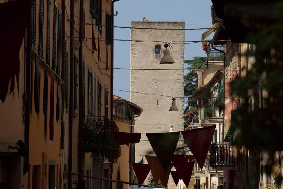 La Finestra Sul Borgo Dimora Storica Apartment Laterina Exterior photo