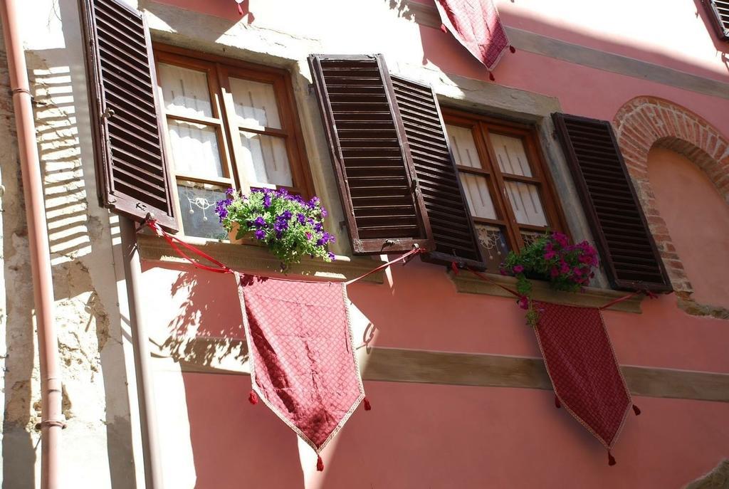La Finestra Sul Borgo Dimora Storica Apartment Laterina Exterior photo